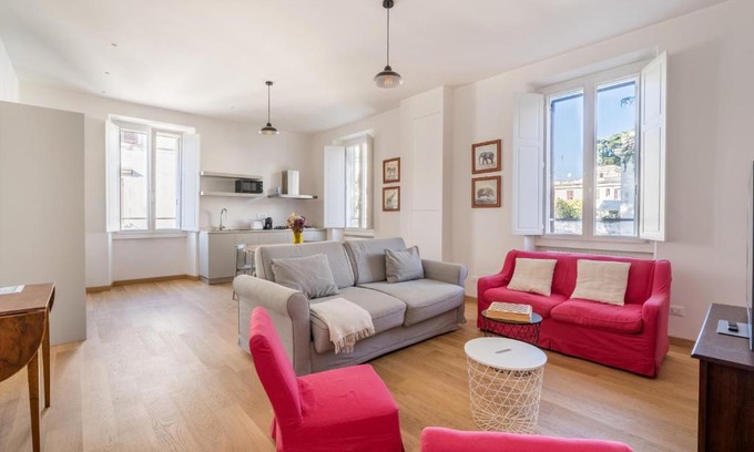 Testaccio Apartment | Inviting Fisher's Apartment in Testaccio - 4-Star Comfort