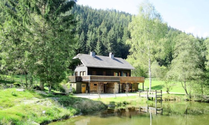 Solk House | Top-Rated Fischerhütte with Lake View & Spa Amenities