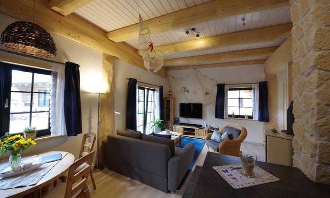 Voehl Apartment | Pet-Friendly Fischerhütte with Ocean Views and Family Amenities