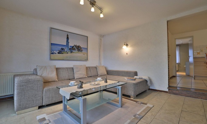 Neukloster Apartment | Fischerhaus Whg. Abendrot: Ocean View & Pet Friendly Retreat