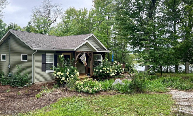 Newaygo Cottage | Ideal Lakeside Cottage with Pontoon, Kayaks & Spa Access