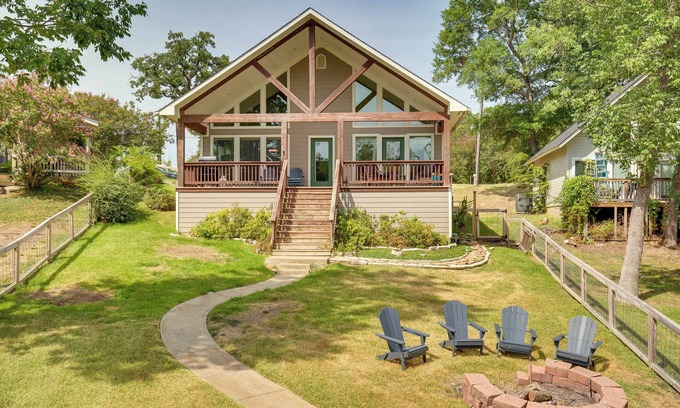 Seven Points House | Idyllic Cedar Creek Retreat: Kayak, Fish & Relax