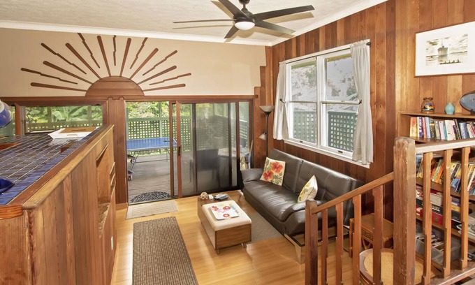Hana House | Oceanfront Fisher's Hana Bay Hale with Spa & Breakfast