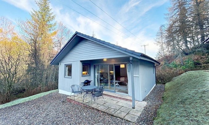 Crianlarich Cottage | Cozy Fisher Retreat with Breakfast for 2 Guests