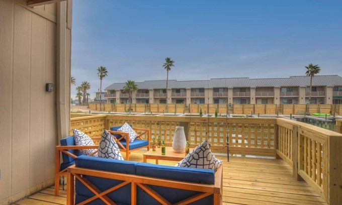 Harbor Oaks Condo | Oceanfront Condo with Breathtaking Views and Pool Access