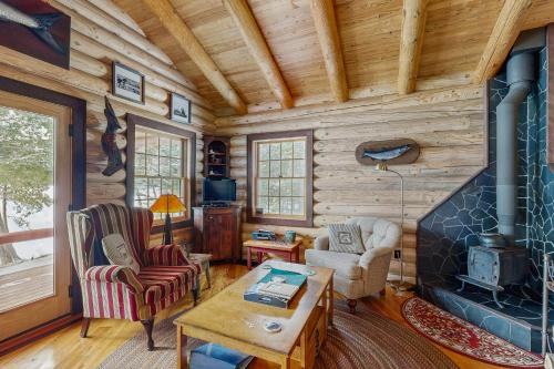 Greenville House | Discover Fisherman's Cabin: Beachfront Retreat with 9.9/10 Rating