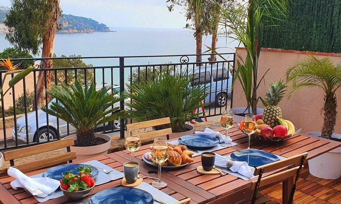 Lloret Town Center House | Experience Fisherman's Corner House: Rated 10/10, Pet Friendly