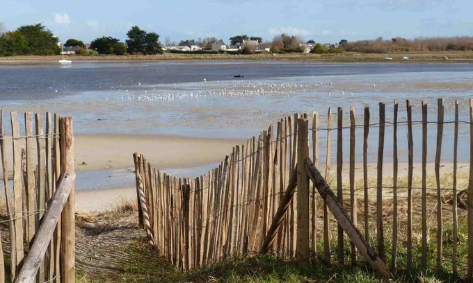 Plouguerneau House | Cozy Fisherman's Cottage: Steps from Beaches and Shops