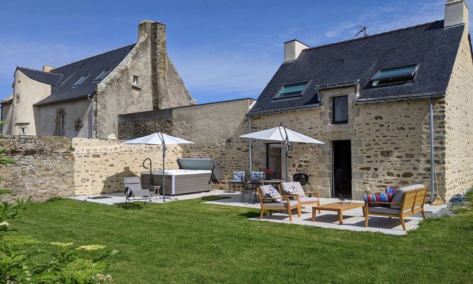 Sene House | Cozy Fisherman's Cottage with Sea View & Hot Tub Escape