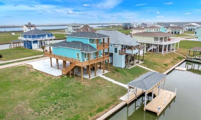Galveston House | Fisherman's Delight - Perfect Bayside Retreat with Boat Slip