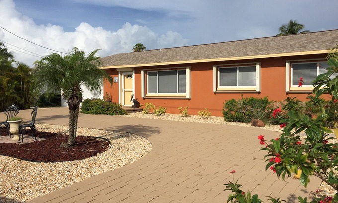 Matlacha Isles House | Idyllic Fisherman's Paradise with Breakfast and Gulf Access