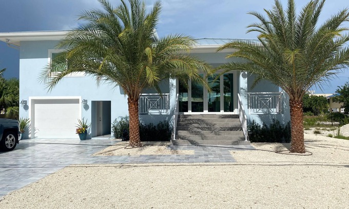 Cudjoe Key House | Fisherman's Paradise: Ocean View Retreat with Spa & Pool