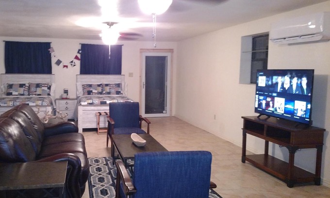 Yantis Apartment | Fisherman's Suite, Private King Bedroom, Two Double beds, Pier, Boat Ramp