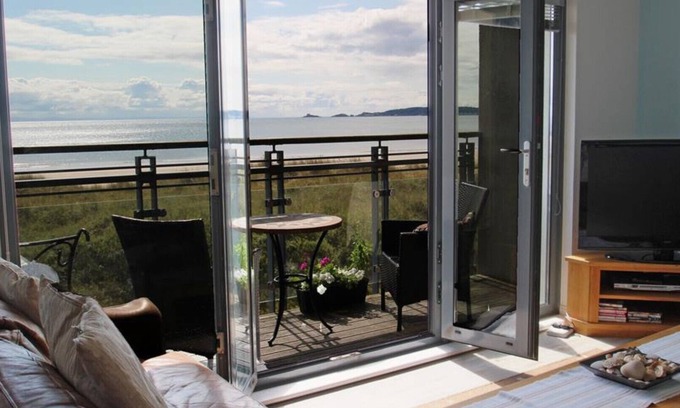 Castle Apartment | Family-Friendly Fisherman's Way: Two Bedroom Haven for 6