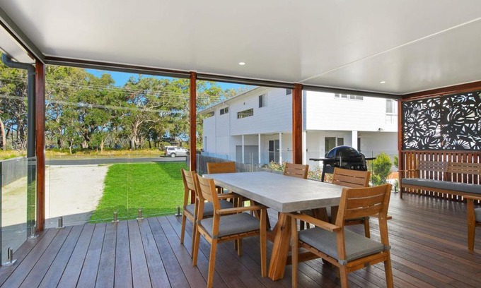 North Haven House | Family-Friendly Fishermans Delight: Pets Welcome!
