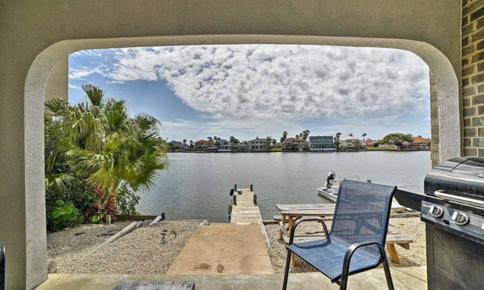 Corpus Christi House | Family-Friendly Fishermans Specials with Oceanfront Views