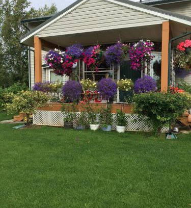 Farm Loop Bed & Breakfast | Experience Fishhook Sunrise B&B: Rated 9.7, Pet Friendly!