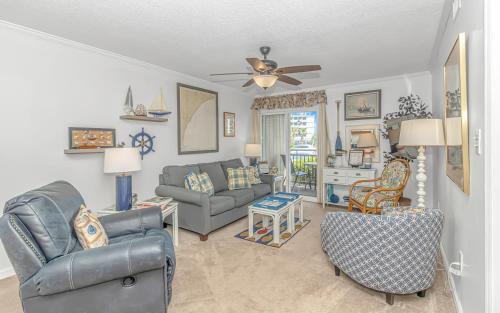 Gulf Stream Estates Apartment | Beach Access & Fishing Dock: Family-Friendly Getaway
