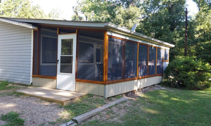 Yantis Cabin | Fishing/Duck Hunting Cabin - Private Boat Ramp, Fishing Pier