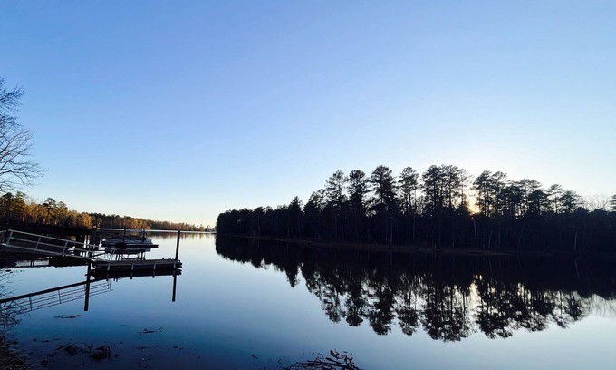 Prosperity House | Relaxing Lakefront Retreat with Beautiful Screened Porch