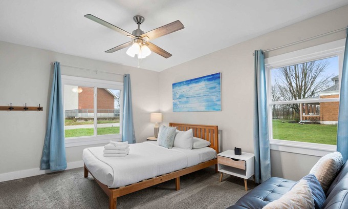 Dry Ridge House | Convenient Stay Next to the Park - Ideal for 14 Guests!