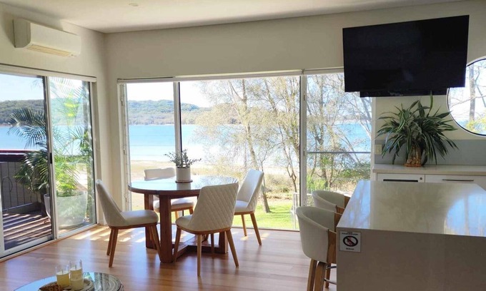 Smiths Lake House | Intimate Fishtales: Couples-Only Waterfront Escape Awaits