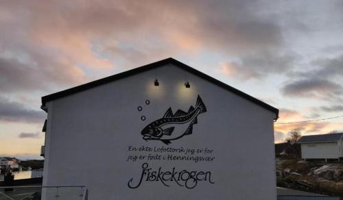 Henningsvaer House | Experience Fiskekrogen Rorbuer: Rated 9/10 with Hot Tub & Dining