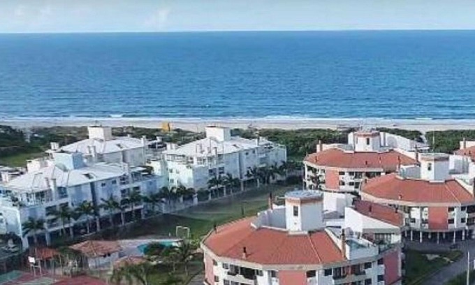 Ingleses Norte Apartment | Relaxing Retreat by the Beach with Ocean Views and Pool