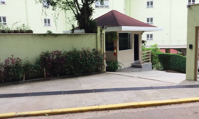 Vila Britania Apartment | Gorgeous Mountain Retreat: Pet-Friendly & Spa Amenities