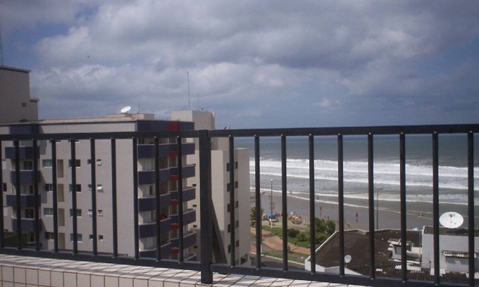 Caicara Apartment | Impeccable Oceanfront Stay for 6 in Vila Caiçara