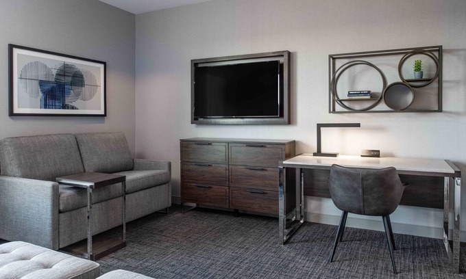 Quincy Apartment | Modern Hotel with Fitness Center, Breakfast & Downtown Access