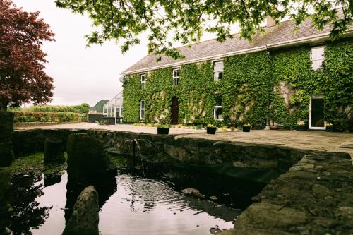 Stradbally House | Charming Country House & Event Barns with Spa Amenities