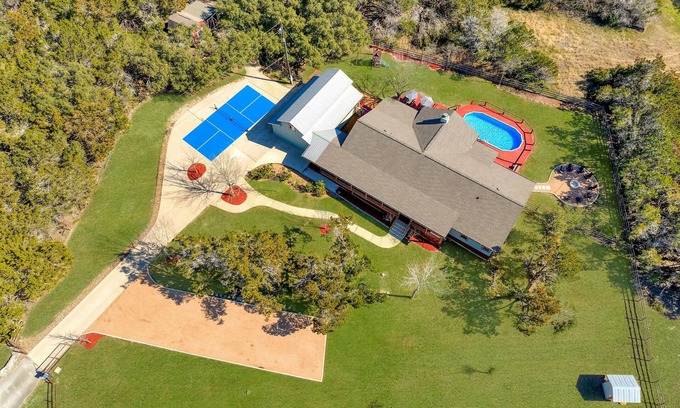 Dripping Springs House | Fitzhugh Lodge: Your Hill Country Getaway with Diverse Amenities