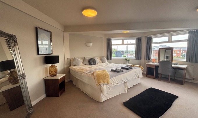Parkgate Hotel | Fitzwilliam Arms Hotel: Family-Friendly Stay with Pool