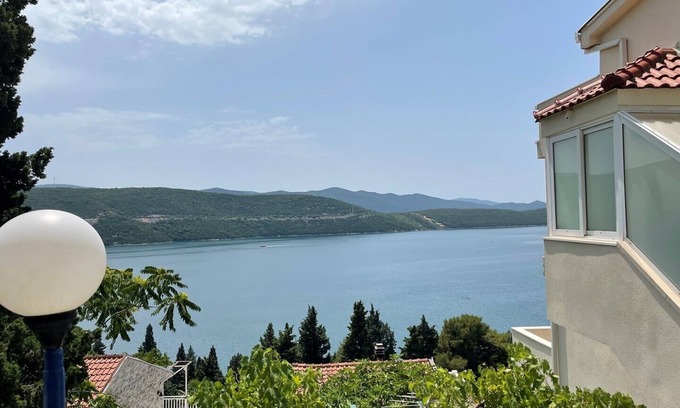 Neum House | Five Bedroom Holiday House with Scenic Sea View & Pool