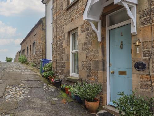 Alnmouth House | Cozy Five Bells Cottage: Family-Friendly 4-Star Retreat