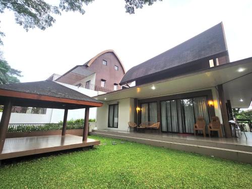 Ciawi Villa | Family-Friendly Retreat at Five Leo’s Villa with Pool