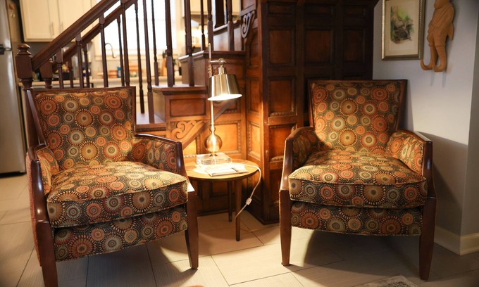 Versailles Cottage | Ideal Location: Just Minutes from Keeneland with Breakfast