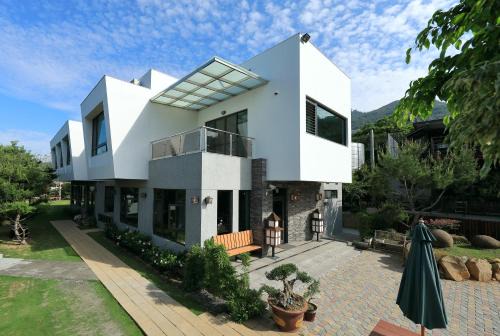 Shuili House | Experience Five Mountains and Three Water B&B - 9.4/10 Rating