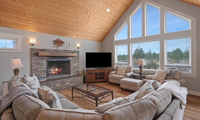 Westbrook Meadows House | Cozy Five Peaks Home with Hot Tub & Pet-Friendly Vibe