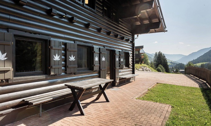 Hinterglemm Ski Chalet | Explore FIVE SEASONS | Hideaway Saalbach: A Perfect Retreat