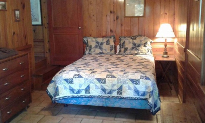 Hot Springs Cabin | Inviting FIVE POINTS~LAKE HAMILTON Cabin with Lake Views