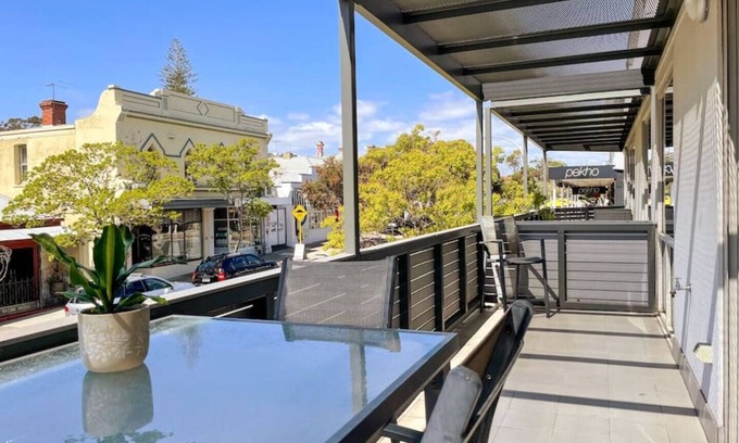 Fremantle Apartment | Relaxing 2-Bedroom Apartment in Fremantle with Breakfast