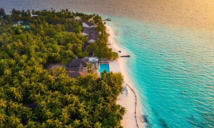 Mandhoo Resort | Fiyavalhu Resort Maldives: Beachfront Bliss & Family-Friendly Fun