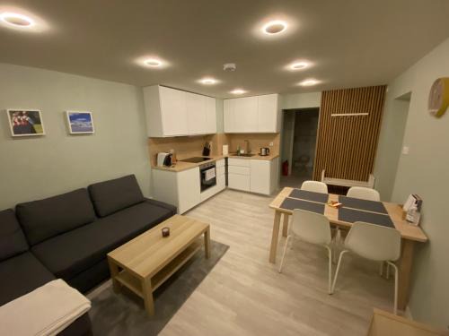 Sunde Apartment | Fjord Studio: Family-Friendly Getaway with Top Guest Rating