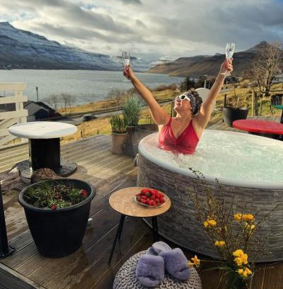 Faroe Islands House | Cozy Fjordcottage: Family-Friendly Retreat with Dining