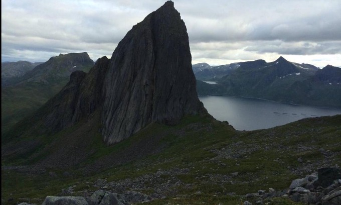 Botnhamn Apartment | Guest Favorite: Fjordgård Leilighet A with Family Amenities
