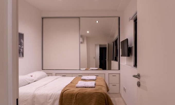 Villa del Parque Apartment | Top-Rated Fk Agronomía: Family-Friendly & Accessible Retreat