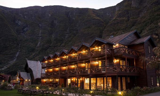 Flåm Hotel | Pet-Friendly Retreat at Flåmsbrygga Hotel - 9/10 Rating