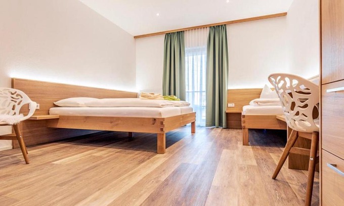 Schallmoos Bed & Breakfast | Family-Friendly Flöckner B&B with High Guest Ratings